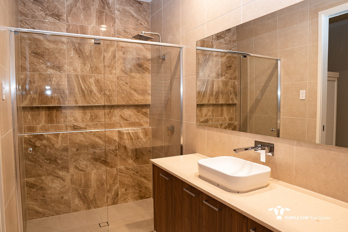 Rental: Spring Mountain, QLD, 4300 photo-10