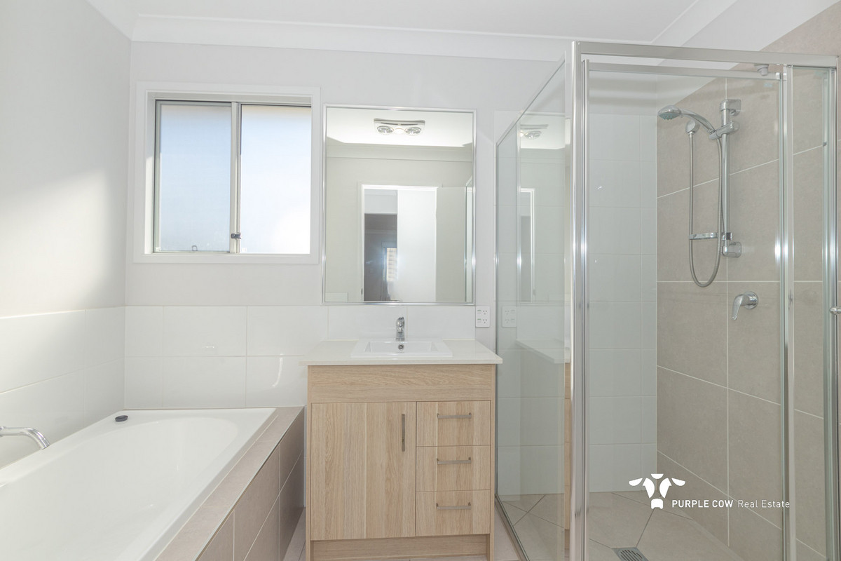 Property: 14 Stellar Street, Spring Mountain, QLD, 4300 photo-6