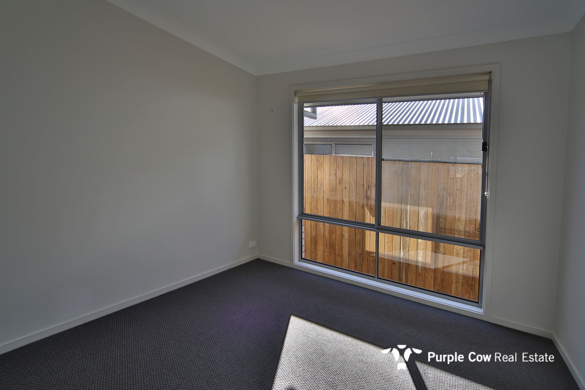 Rental: South Ripley, QLD, 4306 photo-5