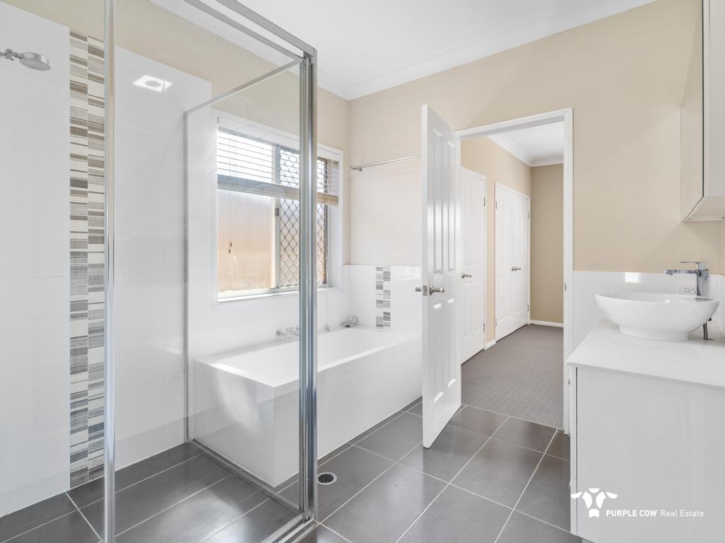 Rental: Camira, QLD, 4300 photo-5