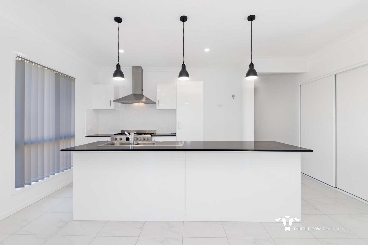 Rental: Spring Mountain, QLD, 4300 photo-2