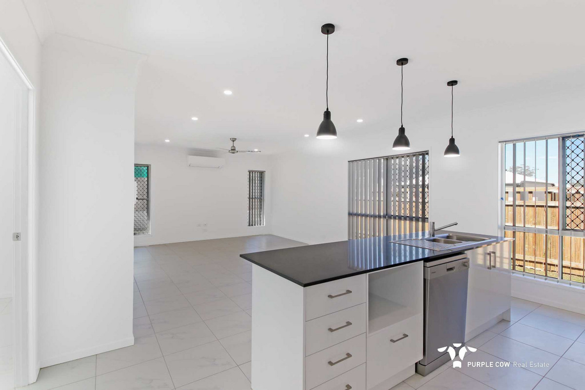 Rental: Spring Mountain, QLD, 4300 photo-4