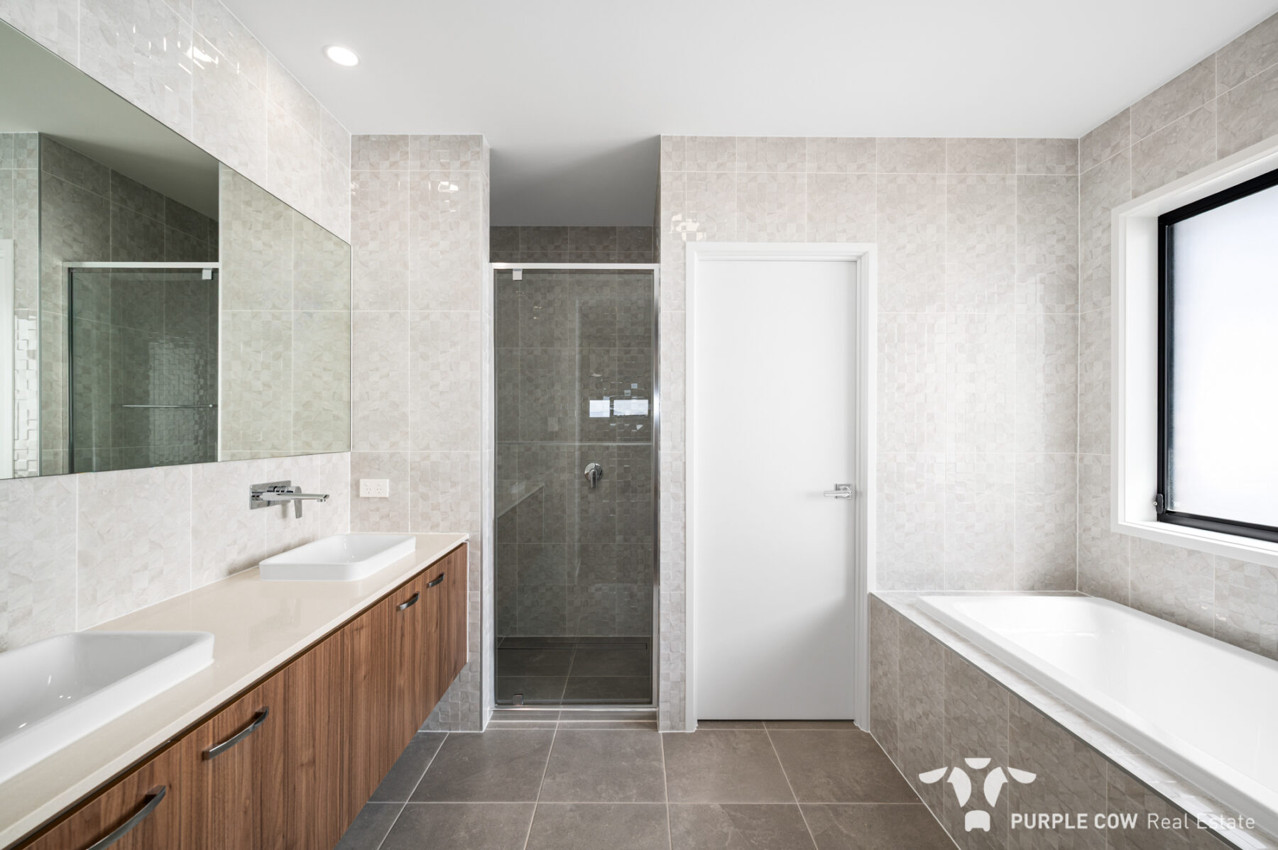 Rental: Spring Mountain, QLD, 4300 photo-2