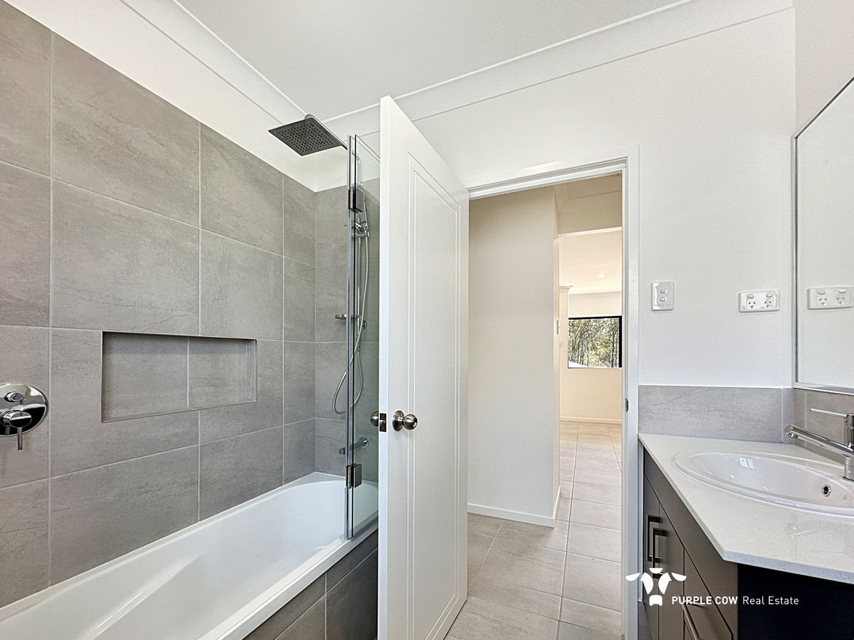 Rental: Spring Mountain, QLD, 4300 photo-5