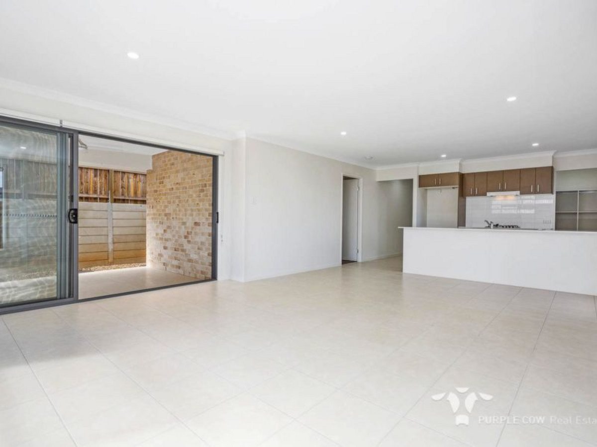 Rental: Spring Mountain, QLD, 4300 photo-4