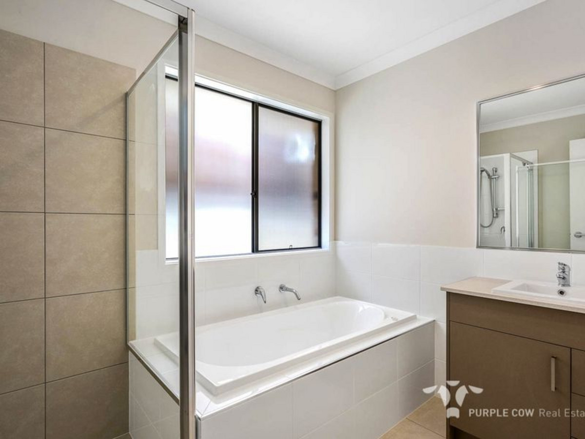 Rental: Spring Mountain, QLD, 4300 photo-9