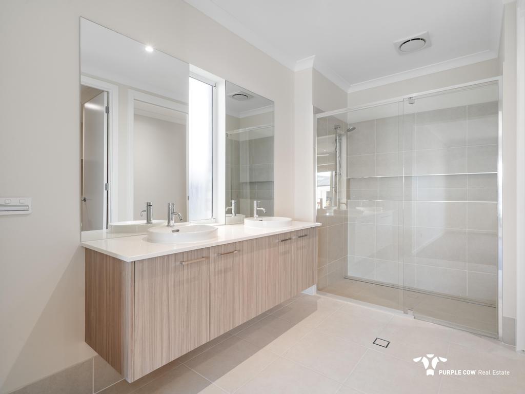 Rental: White Rock, QLD, 4306 photo-2