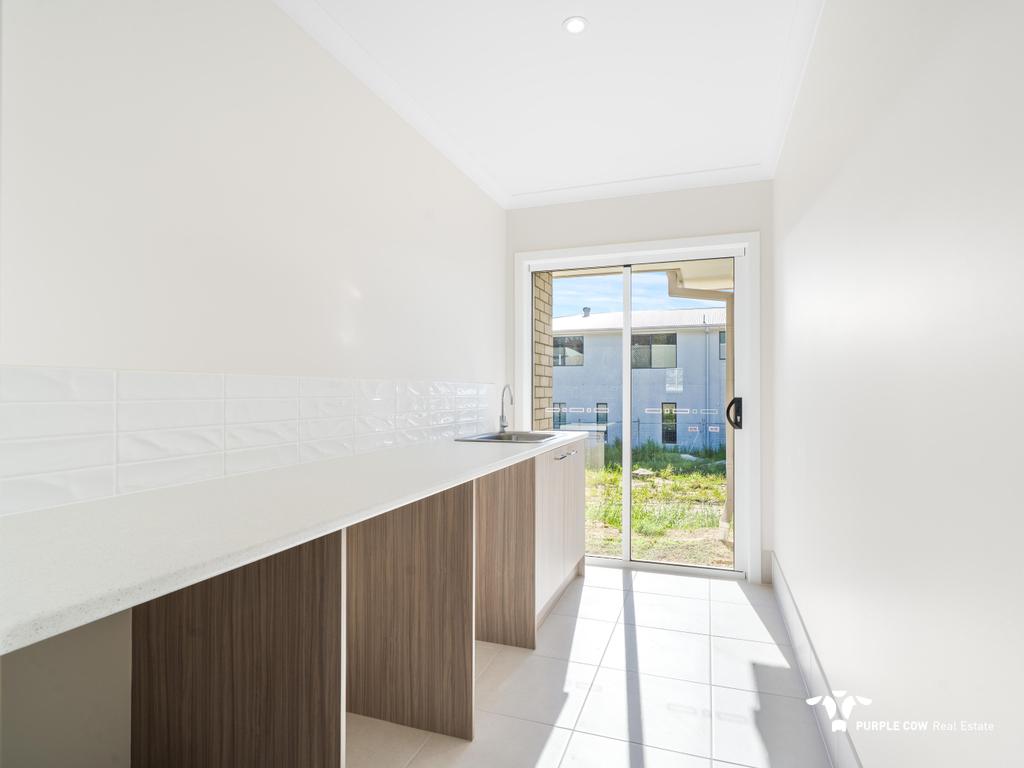 Rental: White Rock, QLD, 4306 photo-3