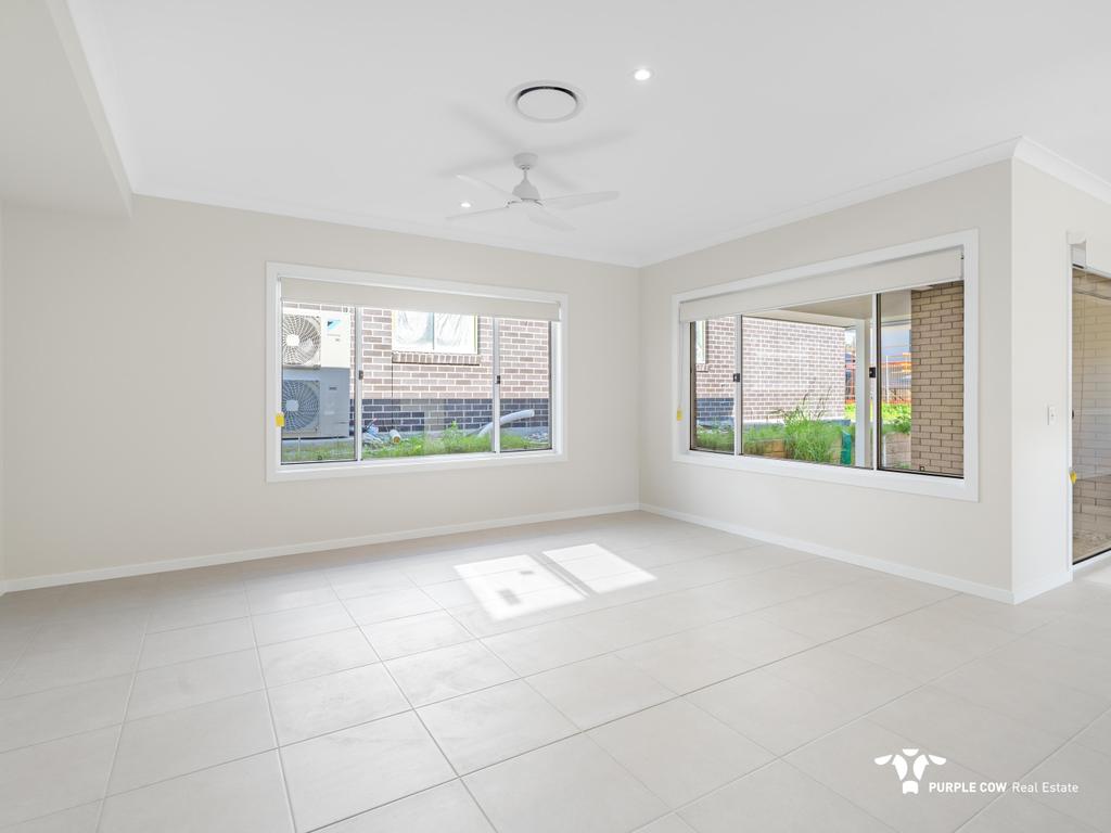 Rental: White Rock, QLD, 4306 photo-4