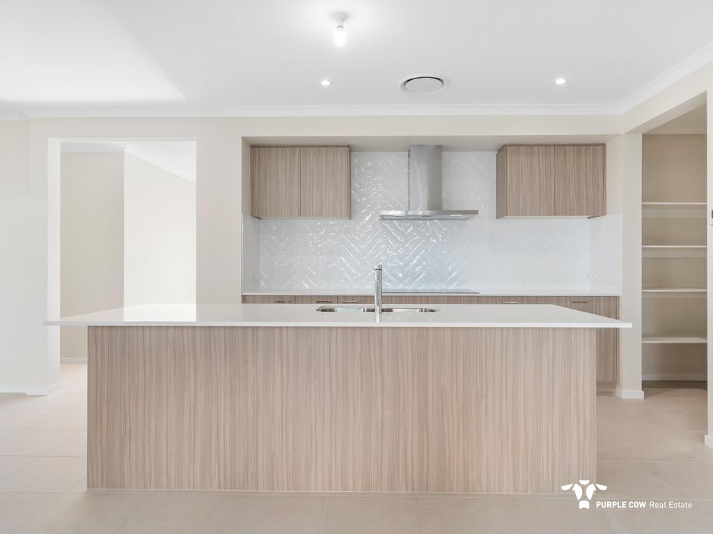 Rental: White Rock, QLD, 4306 photo-5