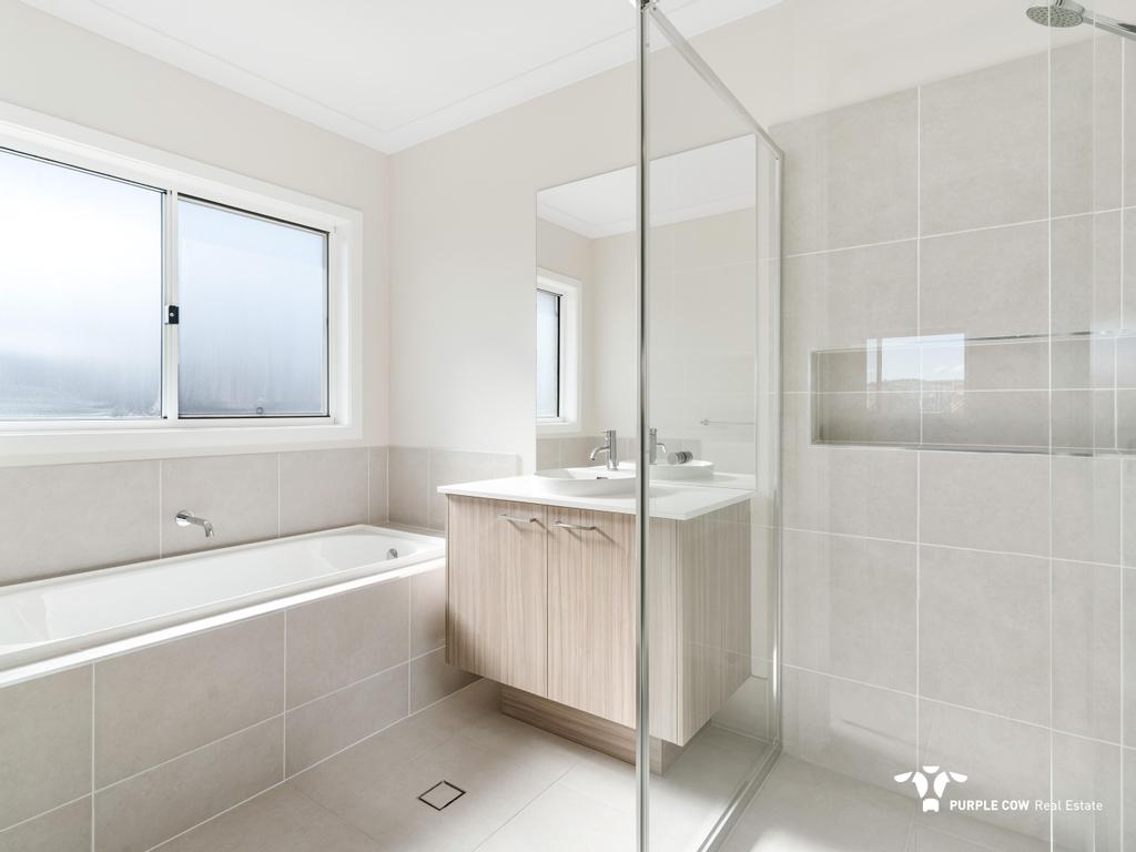 Rental: White Rock, QLD, 4306 photo-8