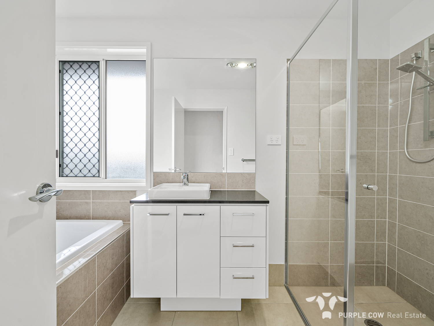 Property: 16 Cairo Way, Spring Mountain, QLD, 4300 photo-7