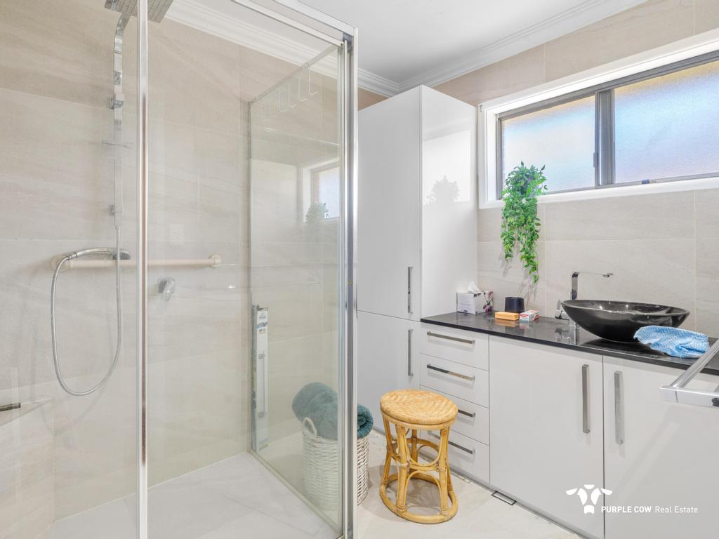 Rental: Mansfield, QLD, 4122 photo-8