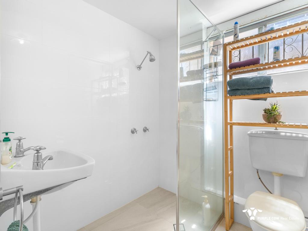 Rental: Mansfield, QLD, 4122 photo-9