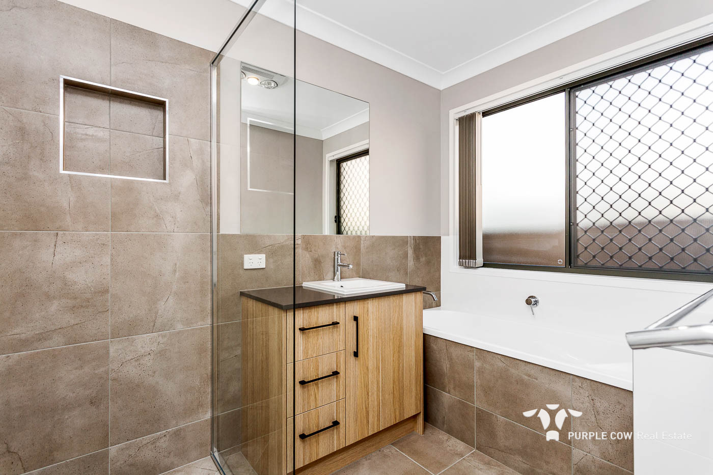 Rental: Spring Mountain, QLD, 4300 photo-6