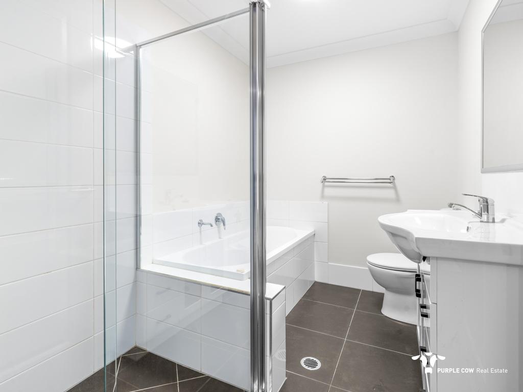 Rental: Bundamba, QLD, 4304 photo-9