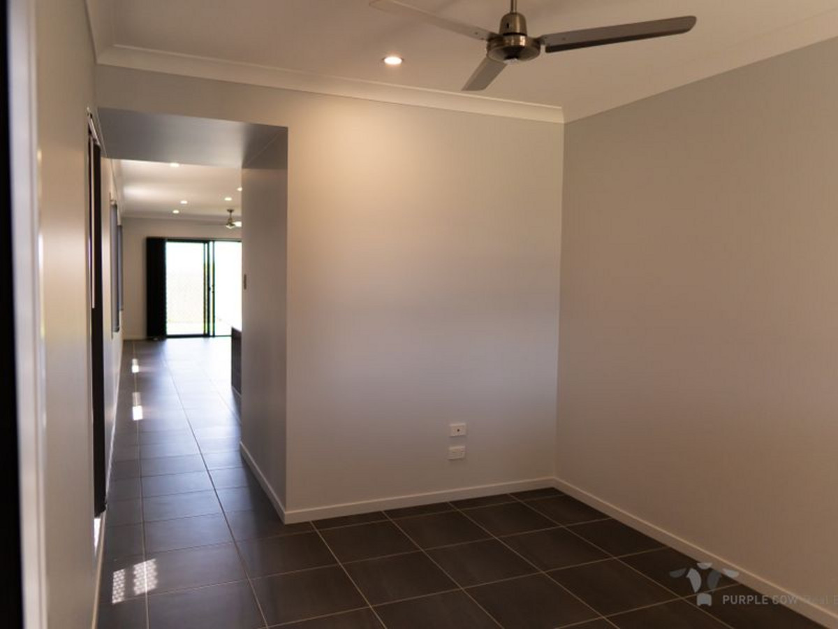 Rental: 3 Bedford Crescent, Spring Mountain, QLD, 4300 photo-4