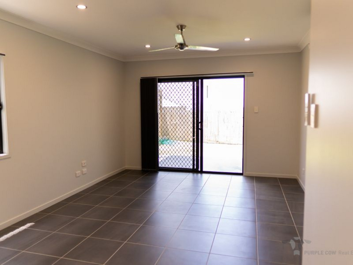Rental: 3 Bedford Crescent, Spring Mountain, QLD, 4300 photo-7