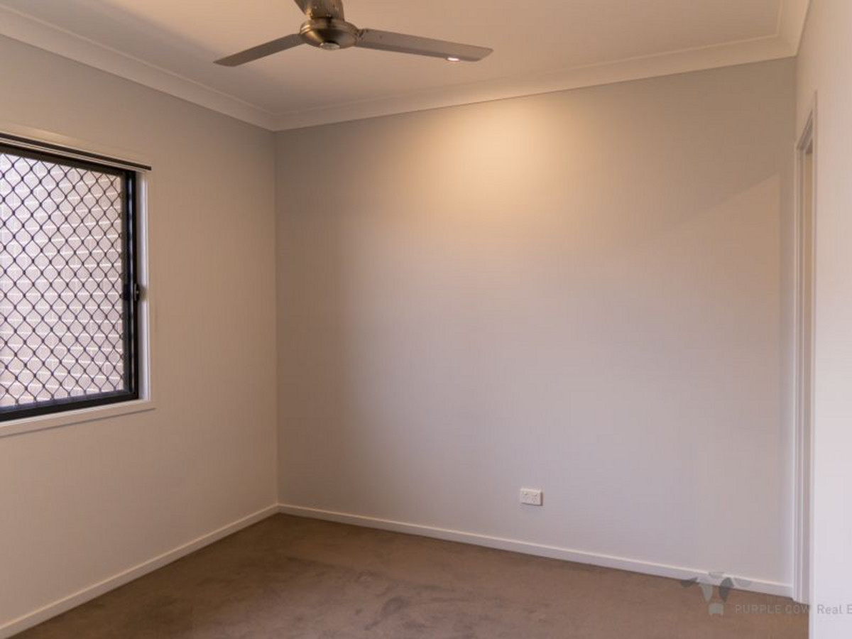 Rental: 3 Bedford Crescent, Spring Mountain, QLD, 4300 photo-8