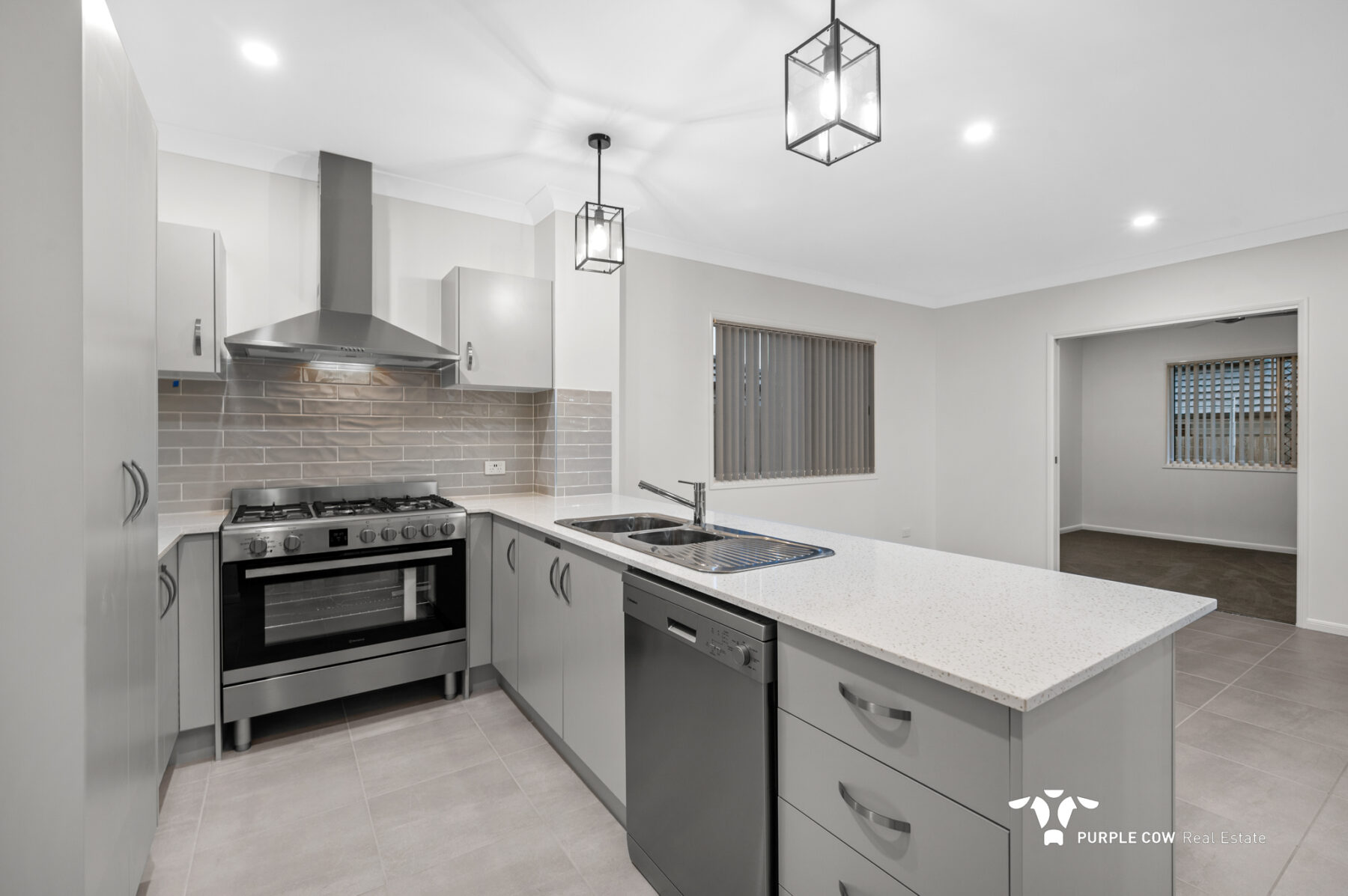 Property: 6 Barham Way, Spring Mountain, QLD, 4300 photo-3