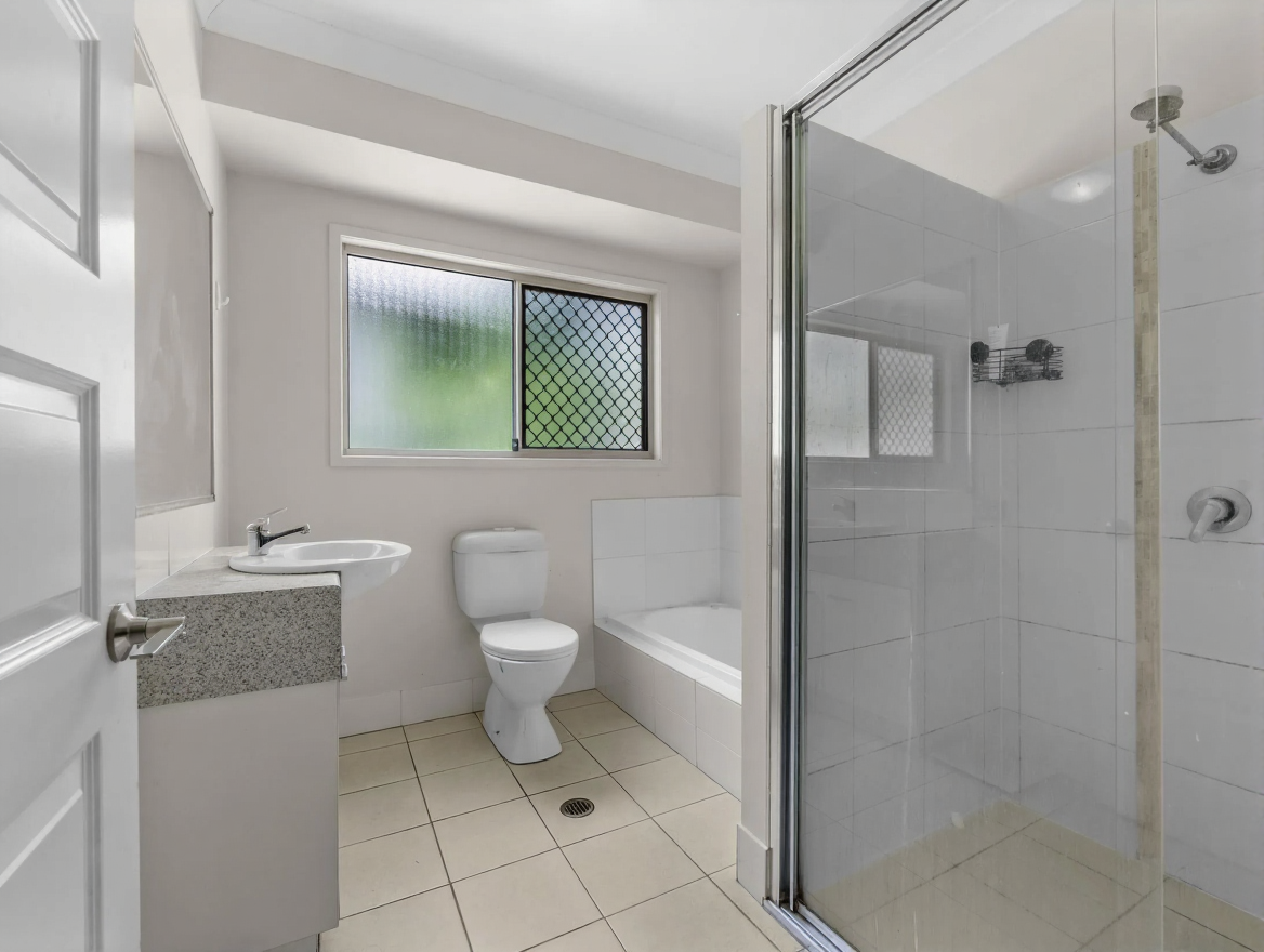 Rental: 61 Emerald Crescent, Springfield, QLD, 4300 photo-5