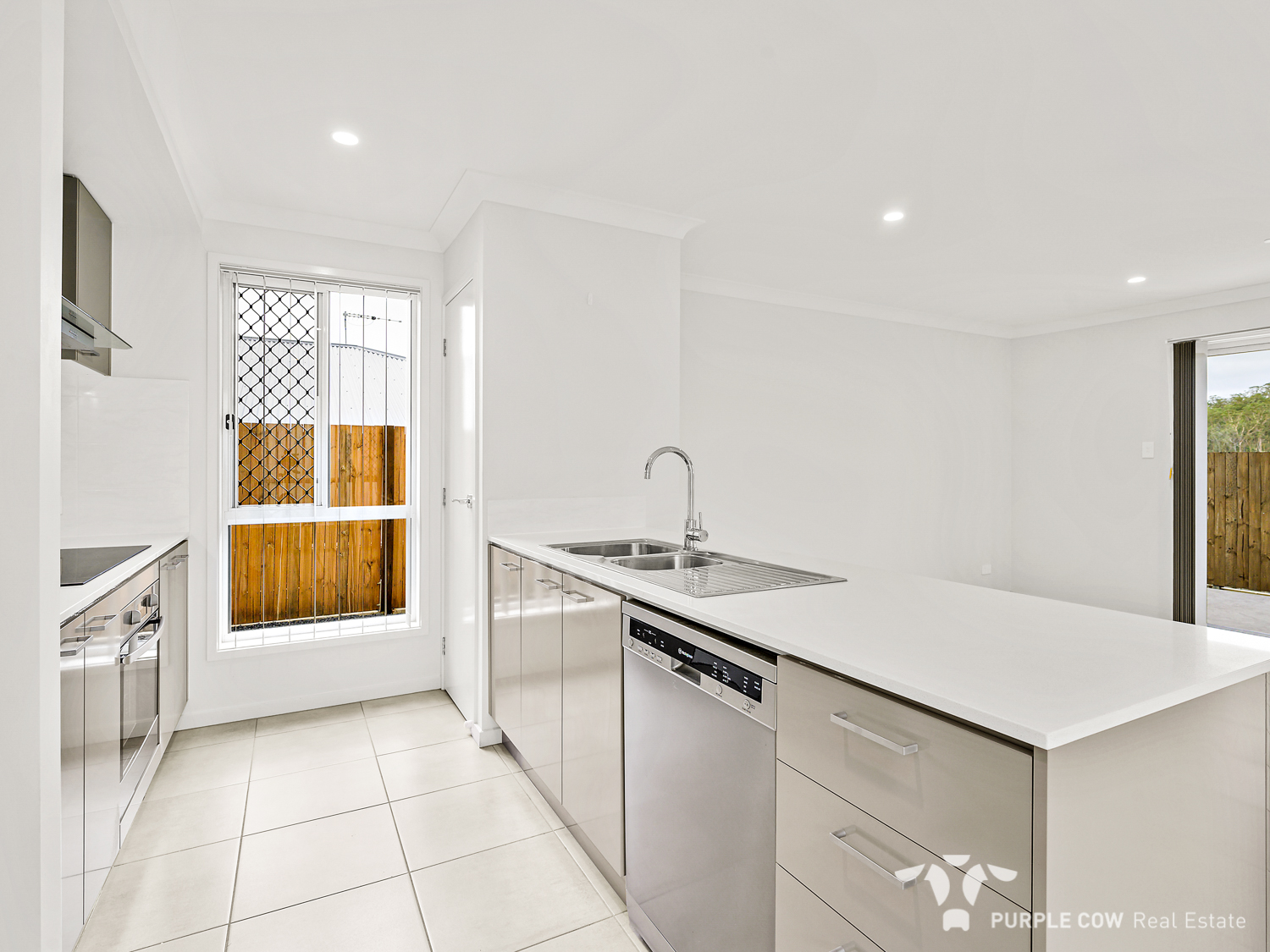 Rental: 16 Cairo Way, Spring Mountain, QLD, 4300 photo-7