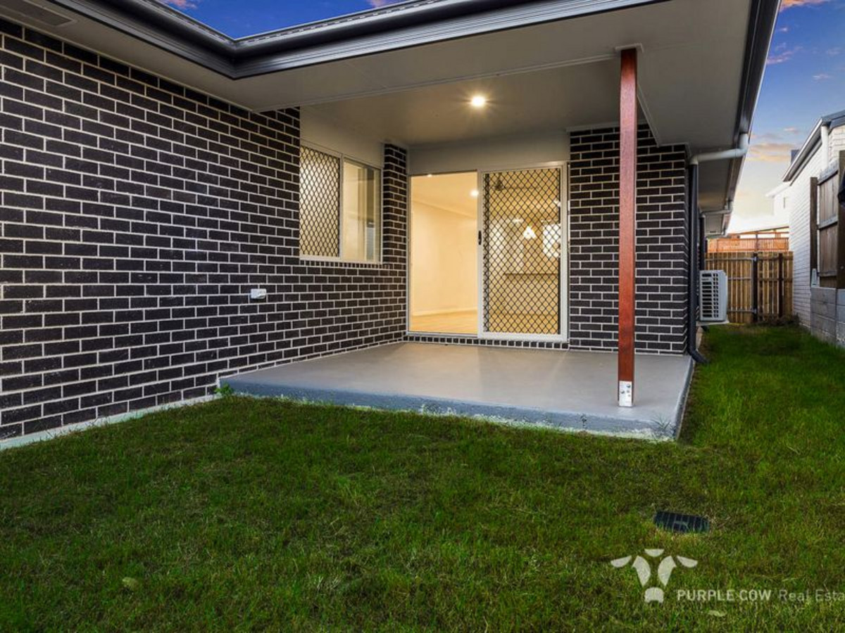 Rental: 27 Madeira Street, Springfield Lakes, QLD, 4300 photo-9