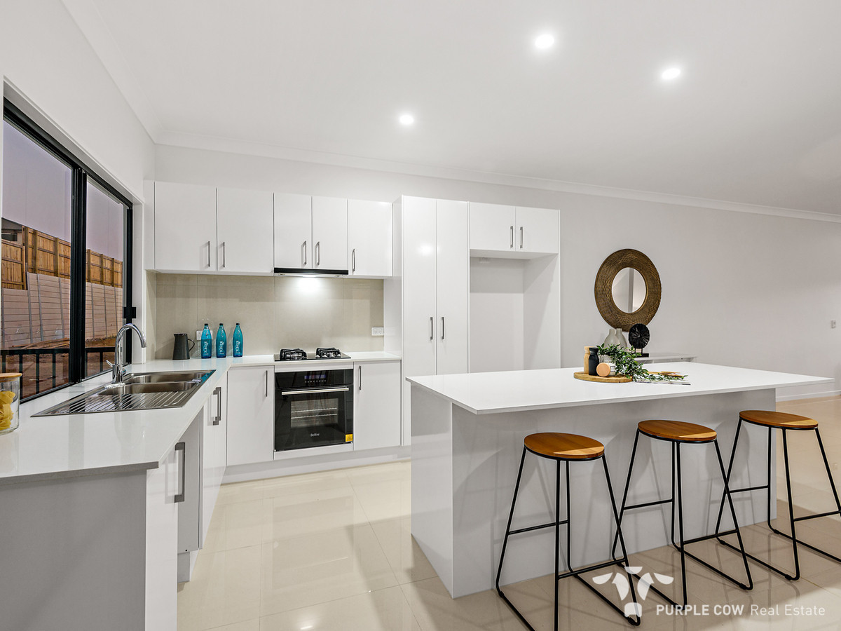 Rental: 29 Lunar Circuit, Spring Mountain, QLD, 4300 photo-2