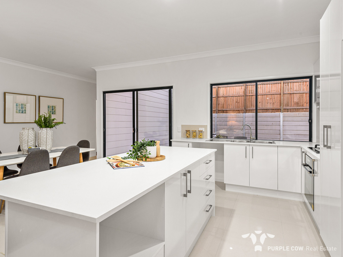 Rental: 29 Lunar Circuit, Spring Mountain, QLD, 4300 photo-3