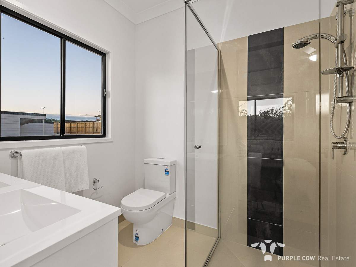 Rental: 29 Lunar Circuit, Spring Mountain, QLD, 4300 photo-8