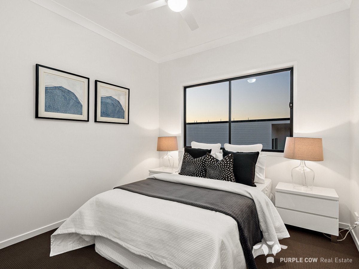 Rental: 29 Lunar Circuit, Spring Mountain, QLD, 4300 photo-10