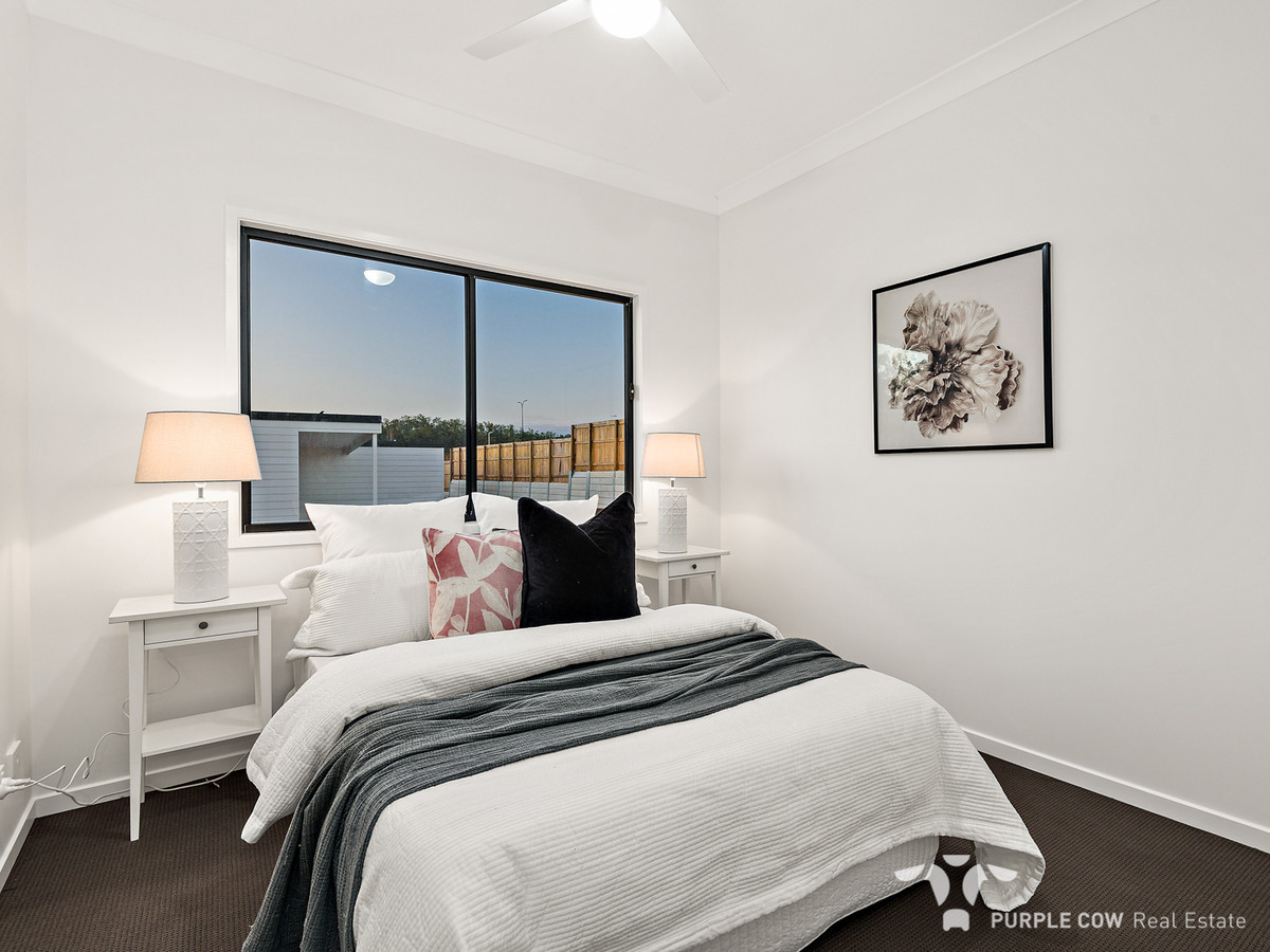 Rental: 29 Lunar Circuit, Spring Mountain, QLD, 4300 photo-9