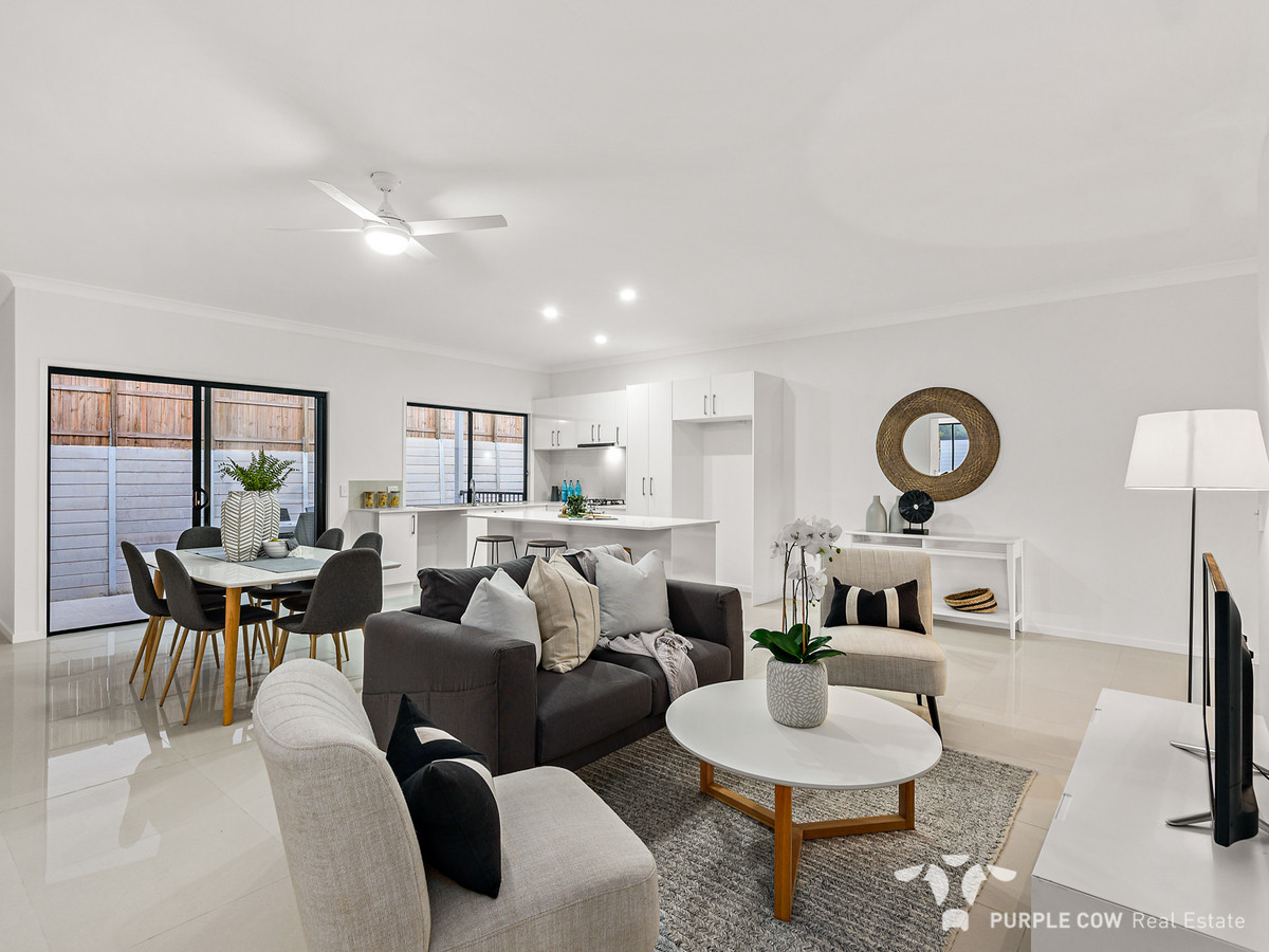 Rental: 29 Lunar Circuit, Spring Mountain, QLD, 4300 photo-13