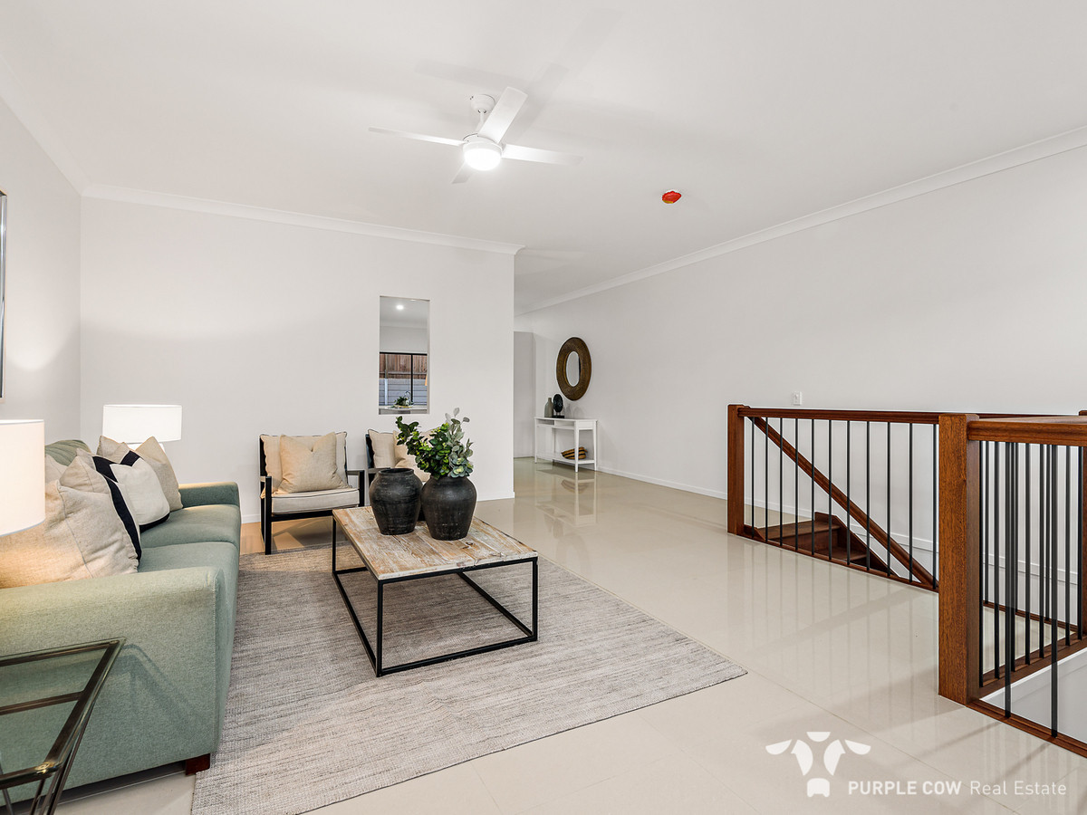 Rental: 29 Lunar Circuit, Spring Mountain, QLD, 4300 photo-14