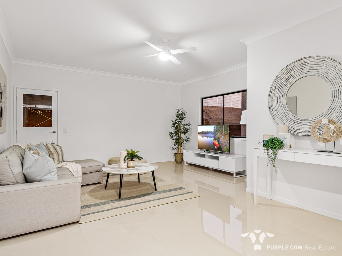 Rental: 29 Lunar Circuit, Spring Mountain, QLD, 4300 photo-15