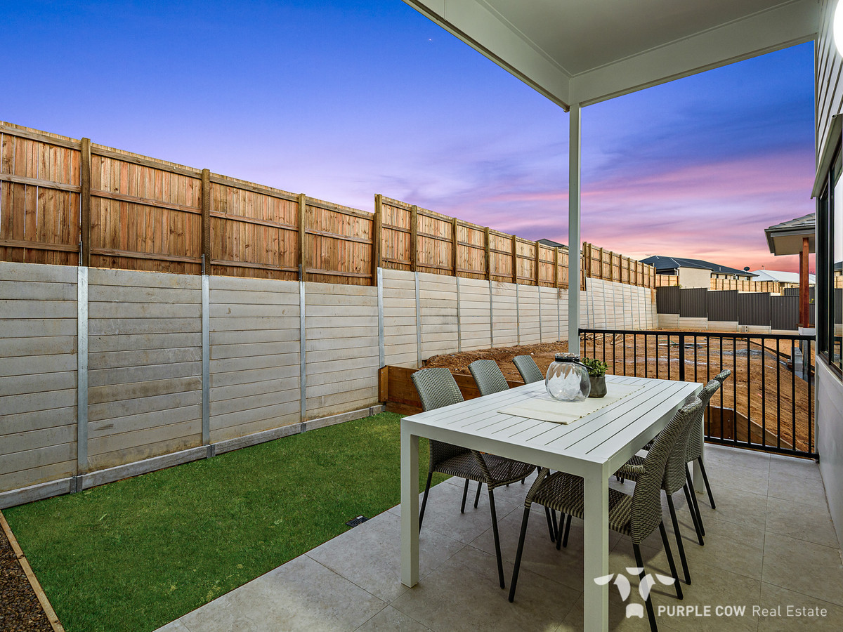 Rental: 29 Lunar Circuit, Spring Mountain, QLD, 4300 photo-19