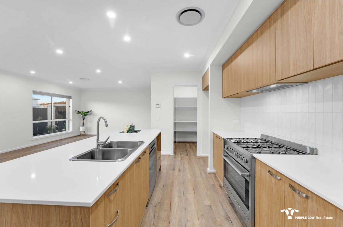 Rental: White Rock, QLD, 4306 photo-4