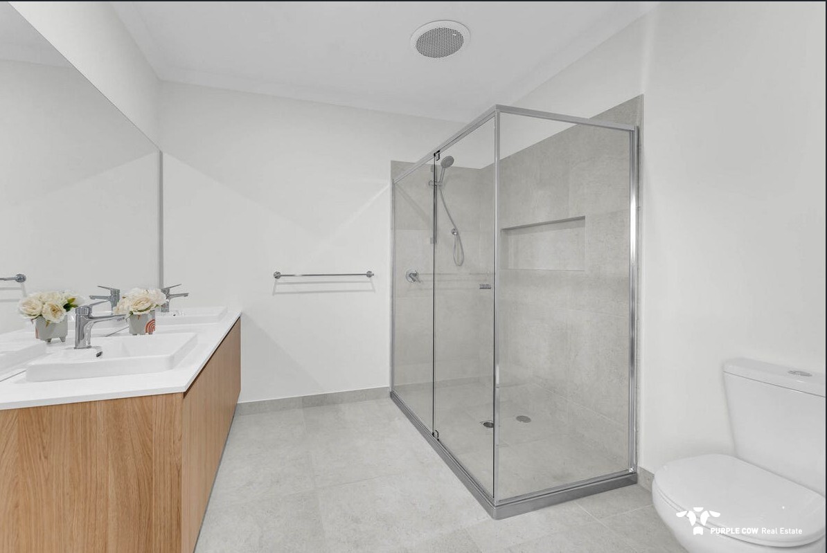 Rental: White Rock, QLD, 4306 photo-11