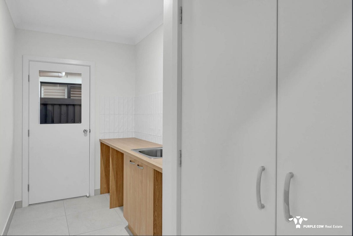 Rental: White Rock, QLD, 4306 photo-12