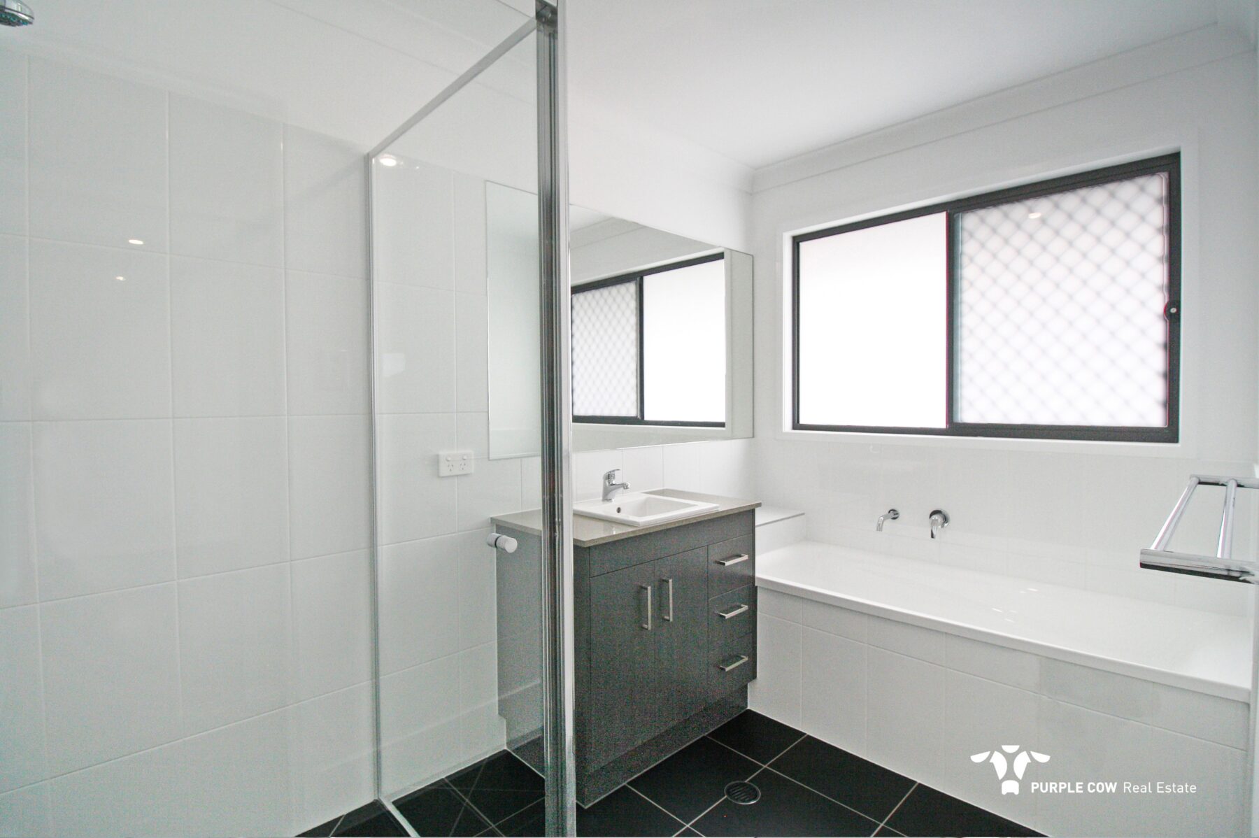 Property: 7 Munich Court, Spring Mountain, QLD, 4300 photo-5