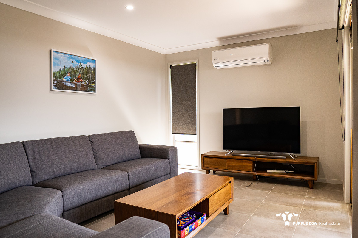 Rental: Redbank Plains, QLD, 4301 photo-1