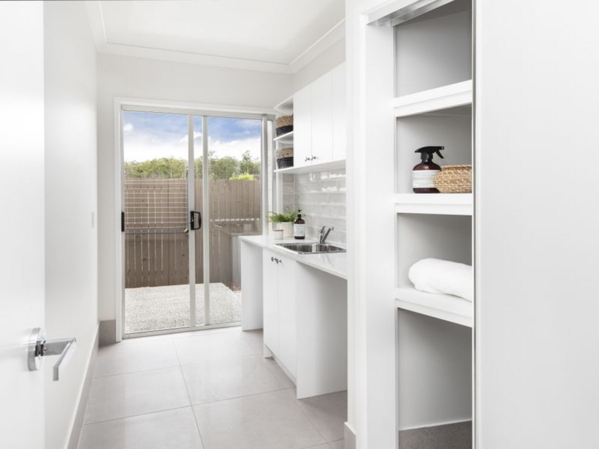 Rental: GREENBANK, QLD, 4124 photo-12