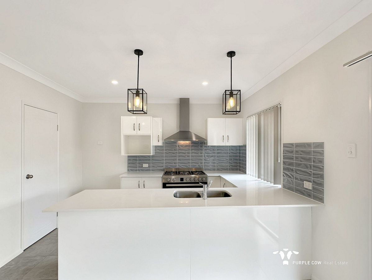 Rental: Spring Mountain, QLD, 4300 photo-2