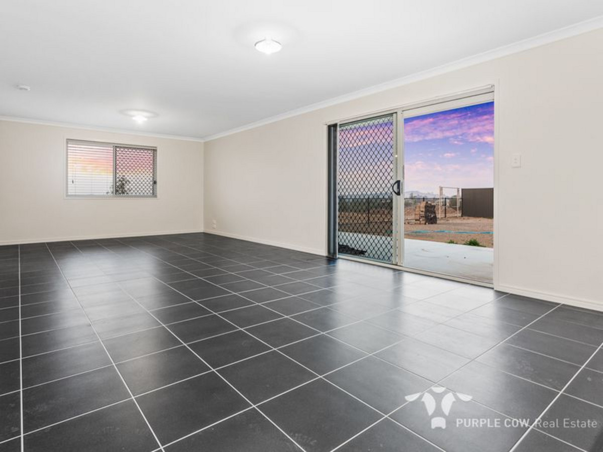 Rental: Plainland, QLD, 4341 photo-5