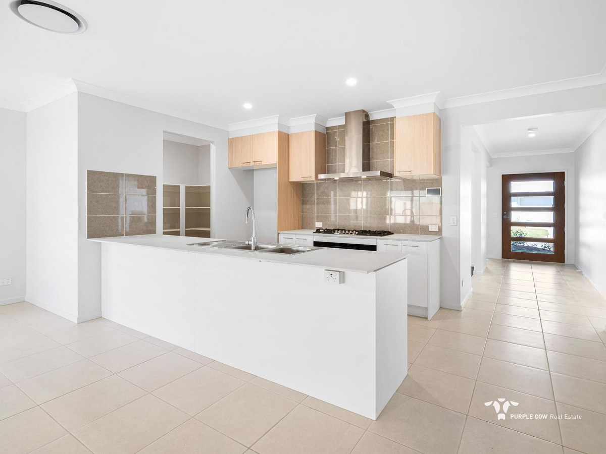 Rental: White Rock, QLD, 4306 photo-2
