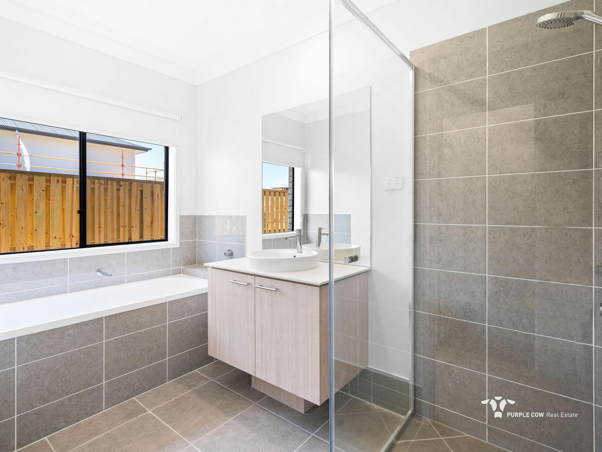 Rental: White Rock, QLD, 4306 photo-7