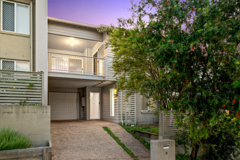 9 Carnarvon Avenue, Springfield Lakes