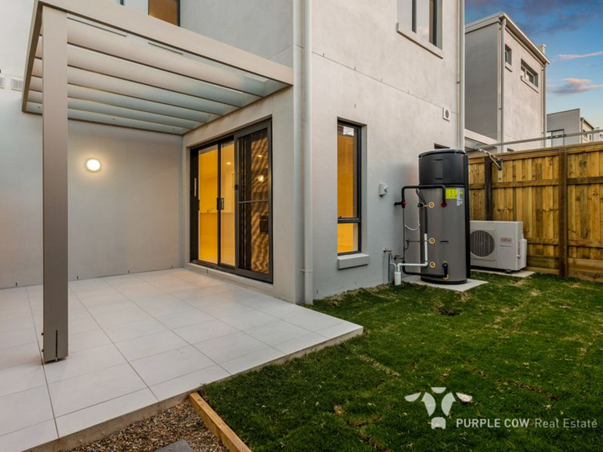 Rental: Spring Mountain, QLD, 4300 photo-11