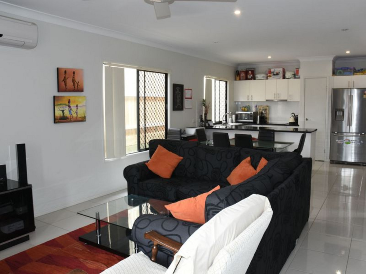 Rental: Springfield Lakes, QLD, 4300 photo-3