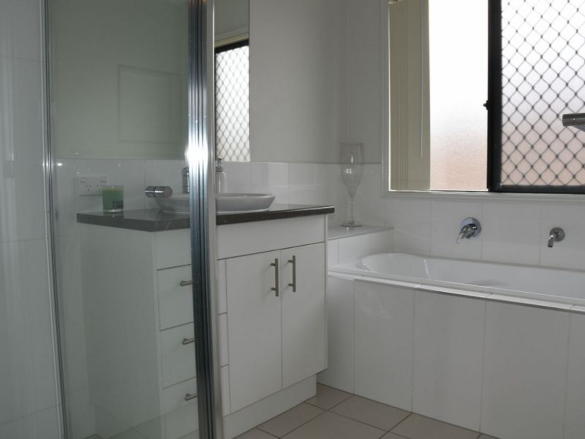Rental: Springfield Lakes, QLD, 4300 photo-9